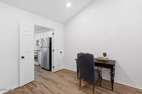 Entry Way - 23 Meadowoods Pl, Jackson, MS 39211 photo 1 of 1