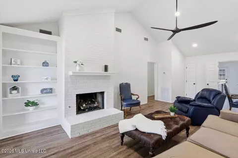 Living - 23 Meadowoods Pl, Jackson, MS 39211 photo 1 of 1