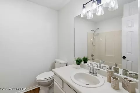 Bath - 23 Meadowoods Pl, Jackson, MS 39211 photo 1 of 2