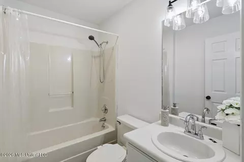 Bath - 23 Meadowoods Pl, Jackson, MS 39211 photo 2 of 2