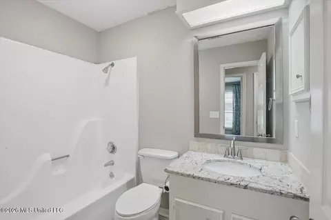 Bath - 630 Red Oak Dr, Madison, MS 39110 photo 1 of 2