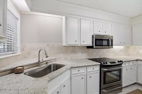 Kitchen - 630 Red Oak Dr, Madison, MS 39110 photo 3 of 3