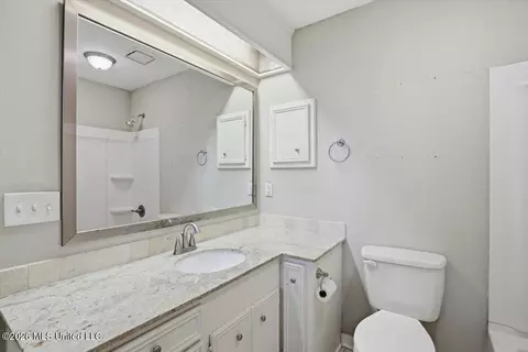 Bath - 630 Red Oak Dr, Madison, MS 39110 photo 2 of 2