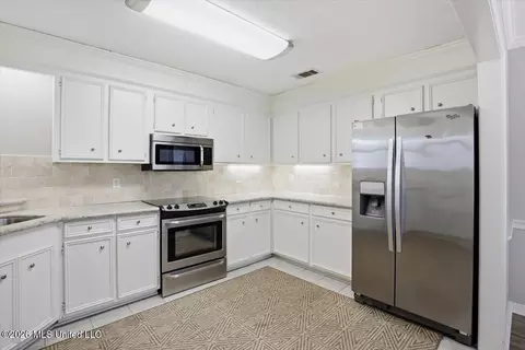 Kitchen - 630 Red Oak Dr, Madison, MS 39110 photo 1 of 3