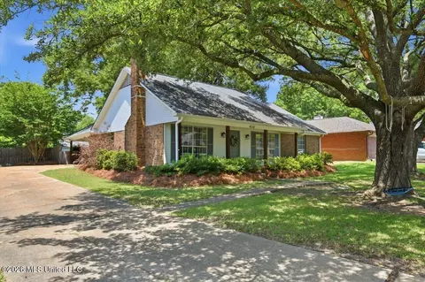 Exterior - 630 Red Oak Dr, Madison, MS 39110 photo 2 of 12