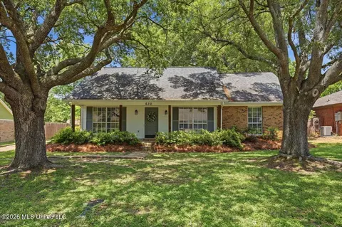 630 Red Oak Dr, Madison, MS 39110