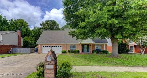6635 Renee Dr, Olive Branch, MS 38654