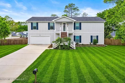 29 Bayou View Dr, Gulfport, MS 39507