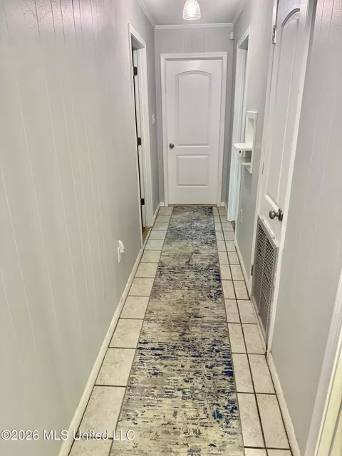 Entry Way - 1404 N Jackson St, Brookhaven, MS 39601 photo 2 of 2