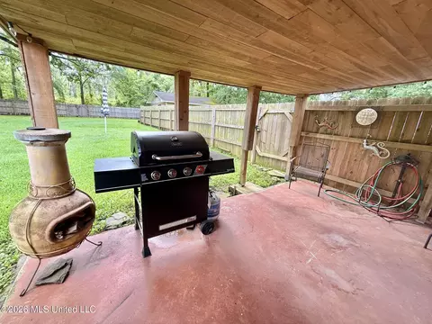 Exterior - 1404 N Jackson St, Brookhaven, MS 39601 photo 1 of 12