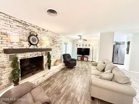 Living - 1404 N Jackson St, Brookhaven, MS 39601 photo 5 of 5