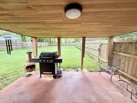 Exterior - 1404 N Jackson St, Brookhaven, MS 39601 photo 2 of 12