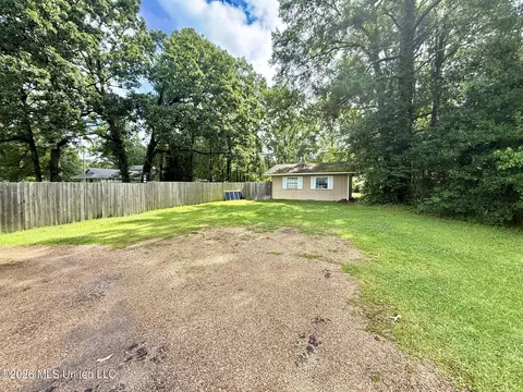 Exterior - 1404 N Jackson St, Brookhaven, MS 39601 photo 9 of 12