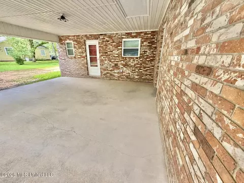 Exterior - 1404 N Jackson St, Brookhaven, MS 39601 photo 10 of 12