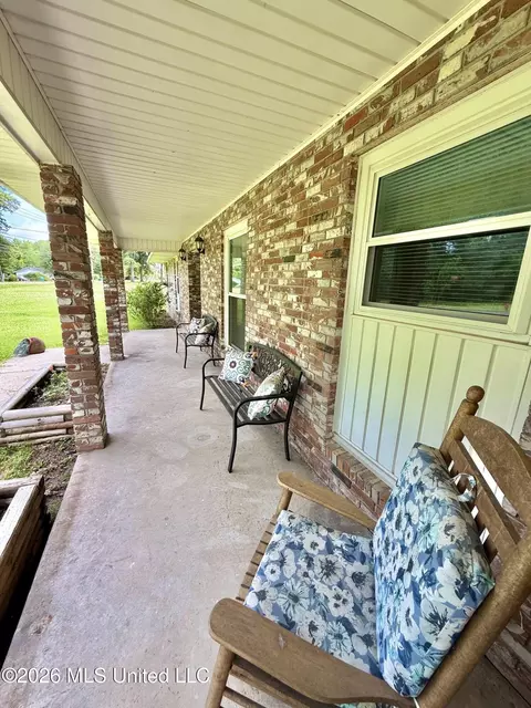 Exterior - 1404 N Jackson St, Brookhaven, MS 39601 photo 4 of 12