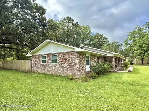 Exterior - 1404 N Jackson St, Brookhaven, MS 39601 photo 5 of 12