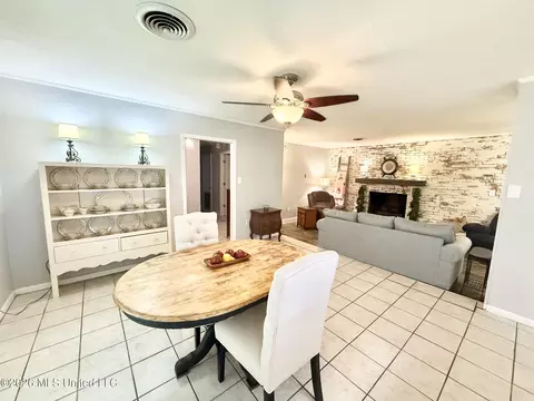 Dining - 1404 N Jackson St, Brookhaven, MS 39601 photo 3 of 4