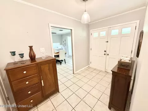 Entry Way - 1404 N Jackson St, Brookhaven, MS 39601 photo 1 of 2