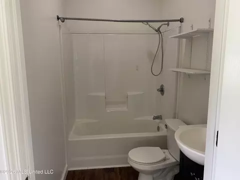 Bath - 1010 Angel St #A AND B, Myrtle, MS 38650 photo 2 of 3