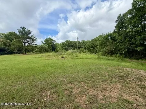 724 Vogel St, Mccomb, MS 39648 photo 2