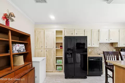 Kitchen - 1448 Tracewood Dr, Jackson, MS 39211 photo 3 of 4