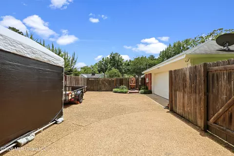 1448 Tracewood Dr, Jackson, MS 39211