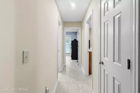 Entry Way - 1448 Tracewood Dr, Jackson, MS 39211 photo 1 of 2