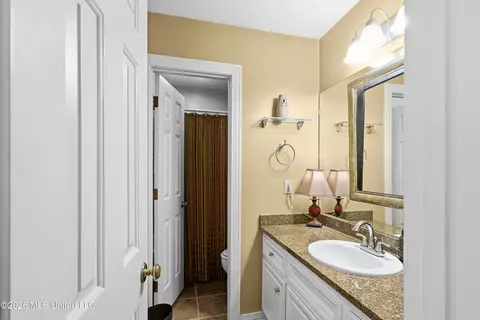 Bath - 1448 Tracewood Dr, Jackson, MS 39211 photo 1 of 4