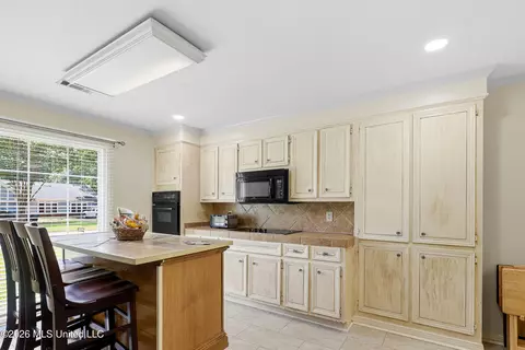 Kitchen - 1448 Tracewood Dr, Jackson, MS 39211 photo 2 of 4