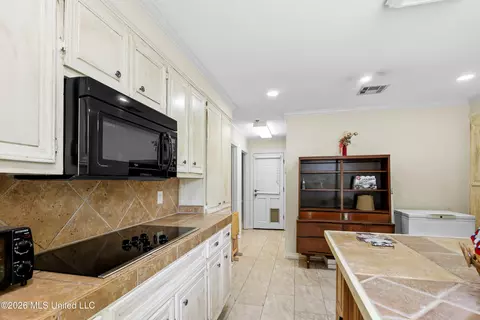 Kitchen - 1448 Tracewood Dr, Jackson, MS 39211 photo 4 of 4