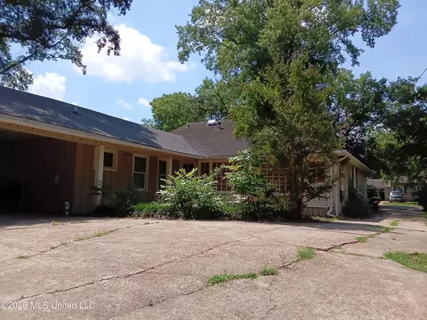 Exterior - 607 E Percy St, Indianola, MS 38751 photo 4 of 8