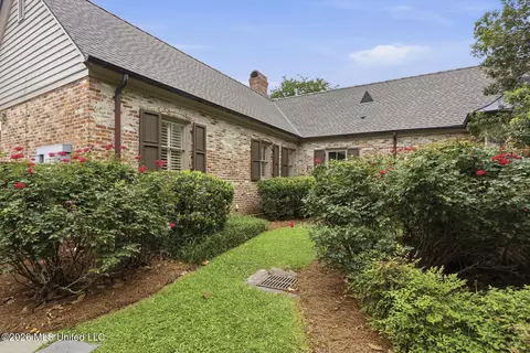 Exterior - 6 Pecan Hollow Dr, Jackson, MS 39211 photo 7 of 20