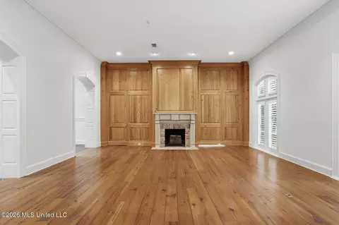 Living - 6 Pecan Hollow Dr, Jackson, MS 39211 photo 1 of 8