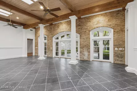 Living - 6 Pecan Hollow Dr, Jackson, MS 39211 photo 4 of 8