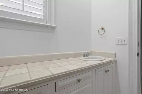 Bath - 6 Pecan Hollow Dr, Jackson, MS 39211 photo 3 of 7