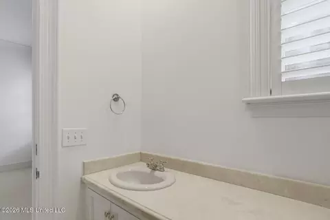 Bath - 6 Pecan Hollow Dr, Jackson, MS 39211 photo 6 of 7