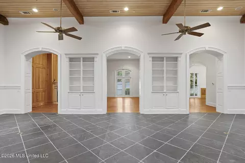 Living - 6 Pecan Hollow Dr, Jackson, MS 39211 photo 5 of 8