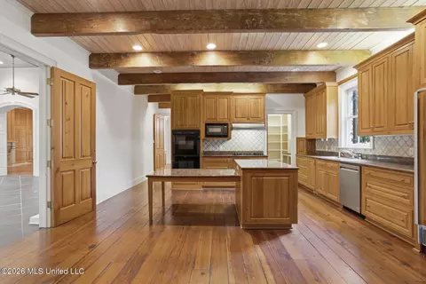 Kitchen - 6 Pecan Hollow Dr, Jackson, MS 39211 photo 2 of 6