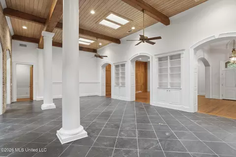 Living - 6 Pecan Hollow Dr, Jackson, MS 39211 photo 3 of 8