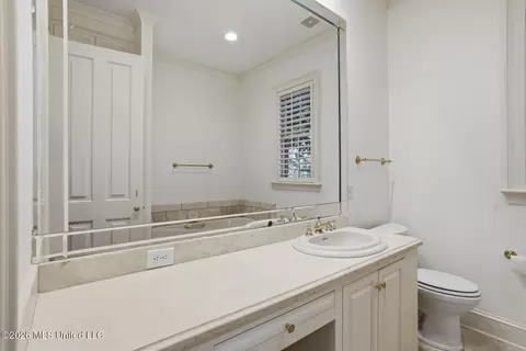 Bath - 6 Pecan Hollow Dr, Jackson, MS 39211 photo 1 of 7