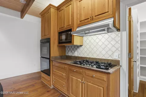 Kitchen - 6 Pecan Hollow Dr, Jackson, MS 39211 photo 5 of 6