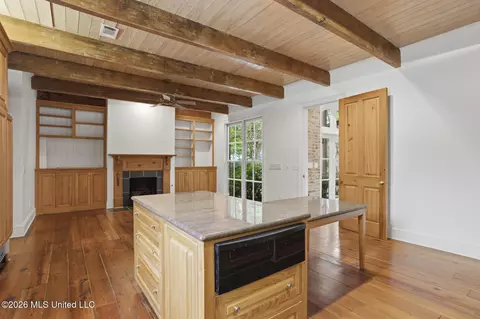 Living - 6 Pecan Hollow Dr, Jackson, MS 39211 photo 6 of 8