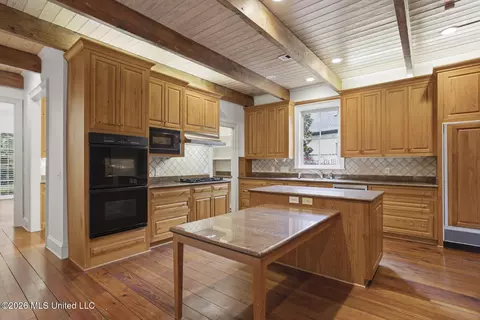 Kitchen - 6 Pecan Hollow Dr, Jackson, MS 39211 photo 1 of 6