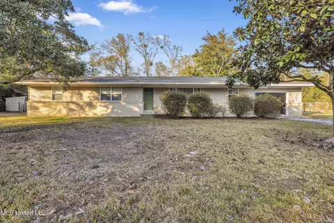 13600 Money Farm Rd, Ocean Springs, MS 39564
