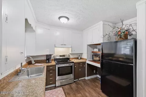 Kitchen - 105 Willow Ln, Florence, MS 39073 photo 1 of 4