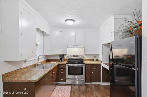 Kitchen - 105 Willow Ln, Florence, MS 39073 photo 4 of 4