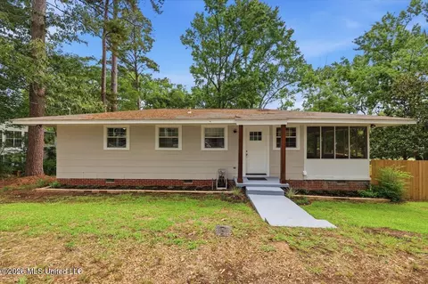 105 Willow Ln, Florence, MS 39073