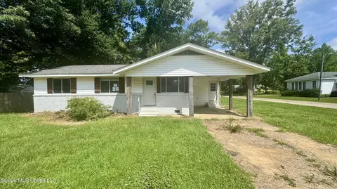 107 Spruce St, Walnut Grove, MS 39189