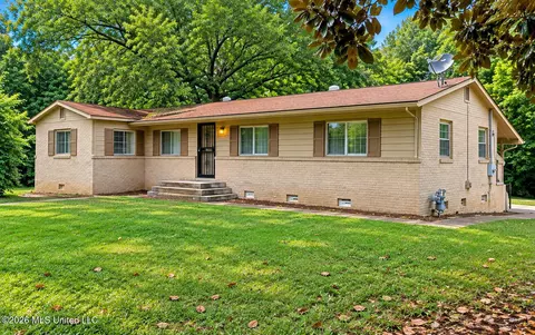 175 Chatham Dr, Holly Springs, MS 38635