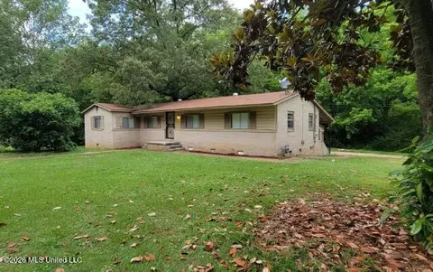 175 Chatham Dr, Holly Springs, MS 38635